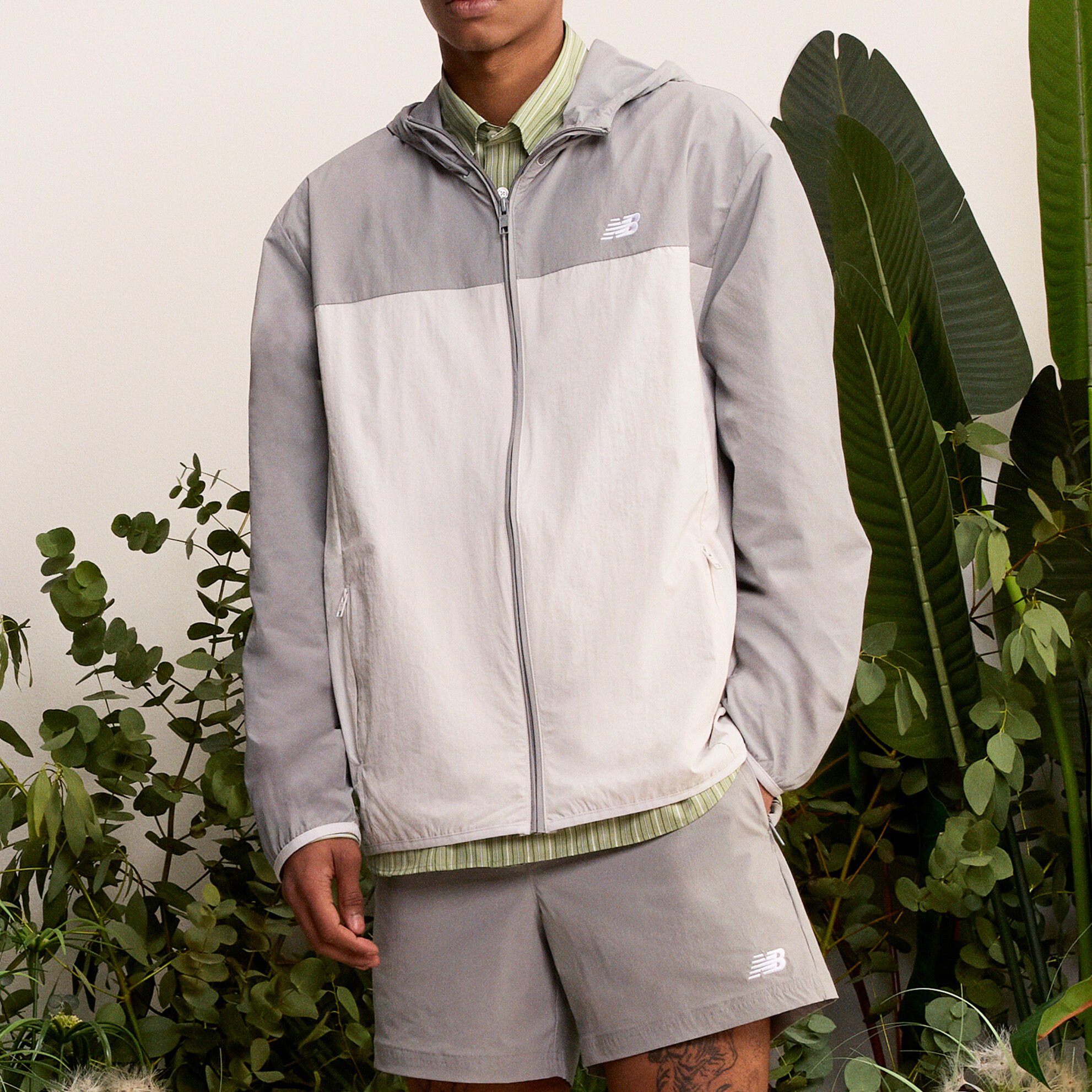【New Balance】 UNI Ultralight Windbreaker / 追跡付 9f8d6435db32.jpg?width=3840&