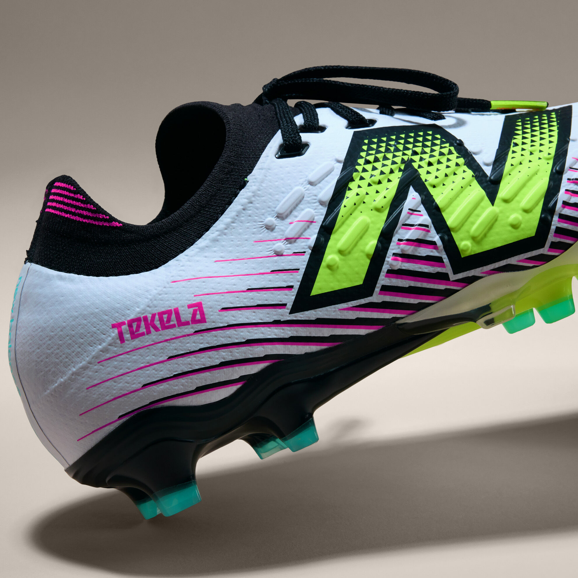 話題の行列 FG LACED LOW MAGIA TEKELA Unisex V4+ New - Boots Football シューズ