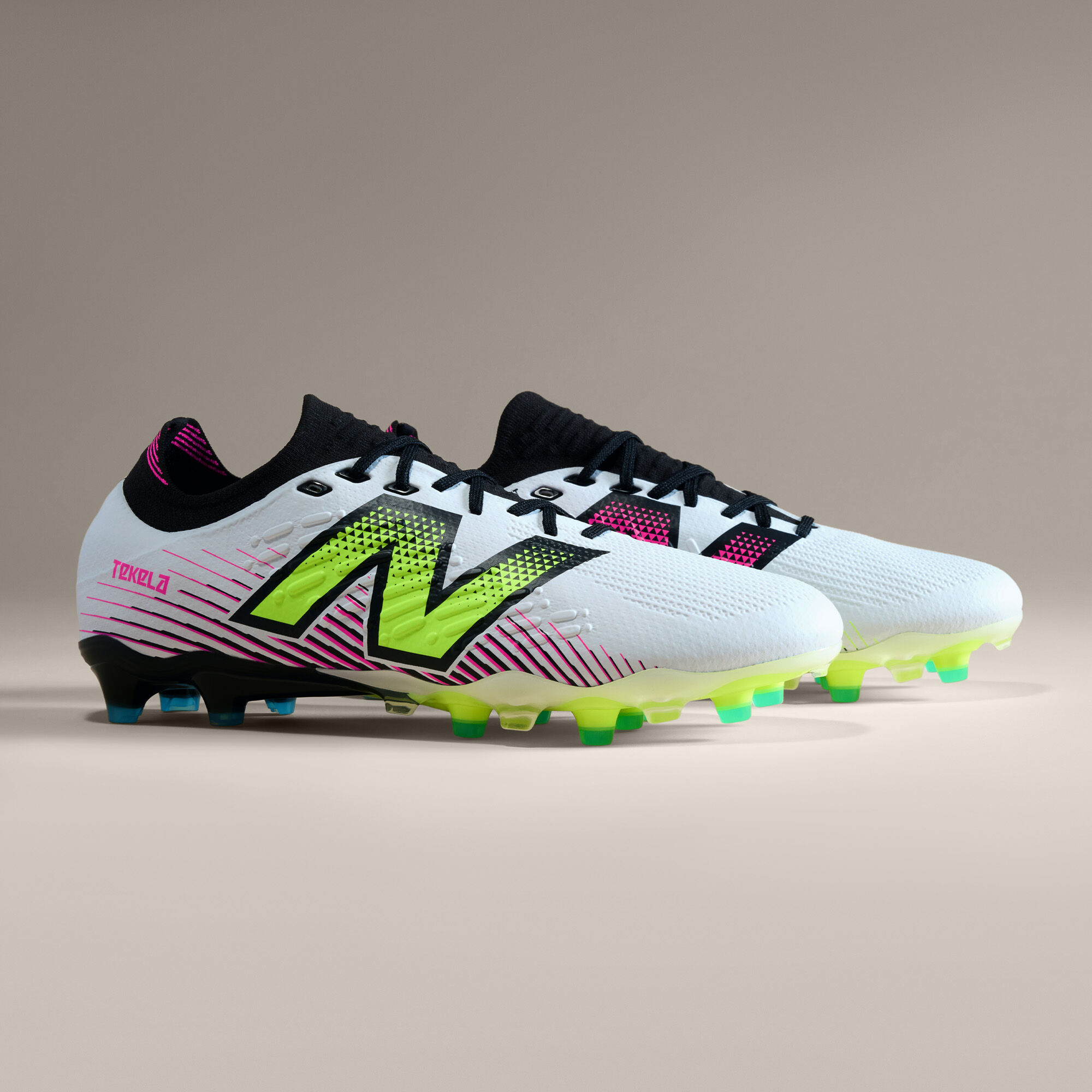 Unisex TEKELA MAGIA FG V4 Shoes New Balance